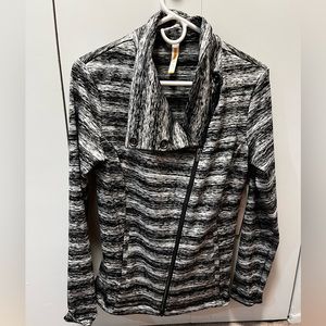 Lucy Women's Hatha Flow Jacket in Small - Brand New